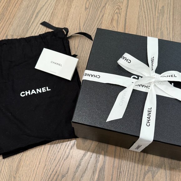 Chanel | Dark Blue Denim CC Turnlock Loafers | Size 37.5 - Picture 6 of 10